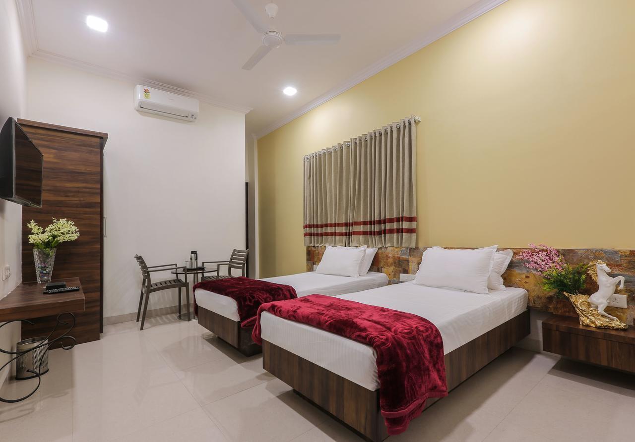 Hotel Sardar Near Railway Station 3*